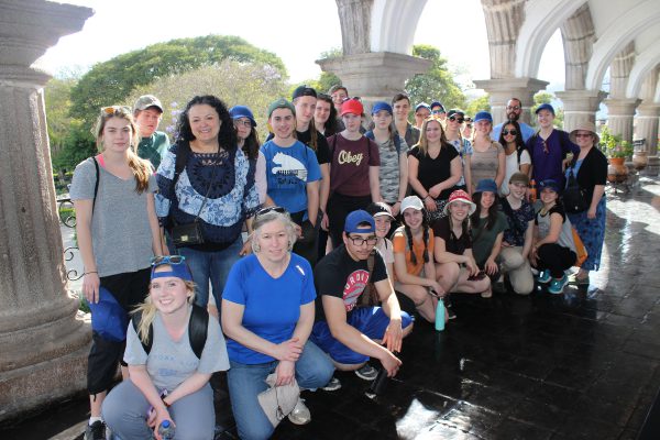 Group photo of students in Guatemala 